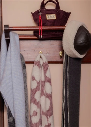 Dora smooth shearling hat Dark Chocolate Becksøndergard 